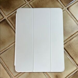 Apple iPad White Cover - 11”